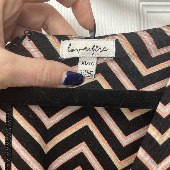 XL zigzag print mini dress long sleeves - Picture 6 of 8